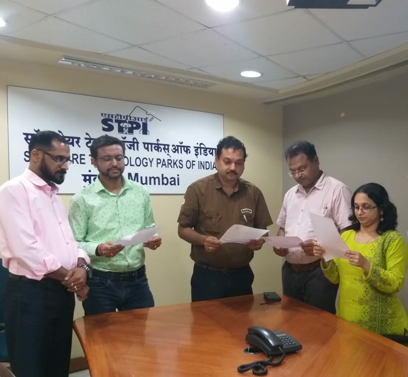 Observance of vigilance awareness week from 28th October 2019 to 2nd November 2019. Integrity Pledge taken by officers & staff of @Mumbaistpi.

#VigilanceAwarenessWeek
#vigilanceweek2019 
#STPIINDIA 
@rsprasad @SanjayDhotreMP @SecretaryMEITY
@GoI_MeitY @Omkar_Raii @stpiindia