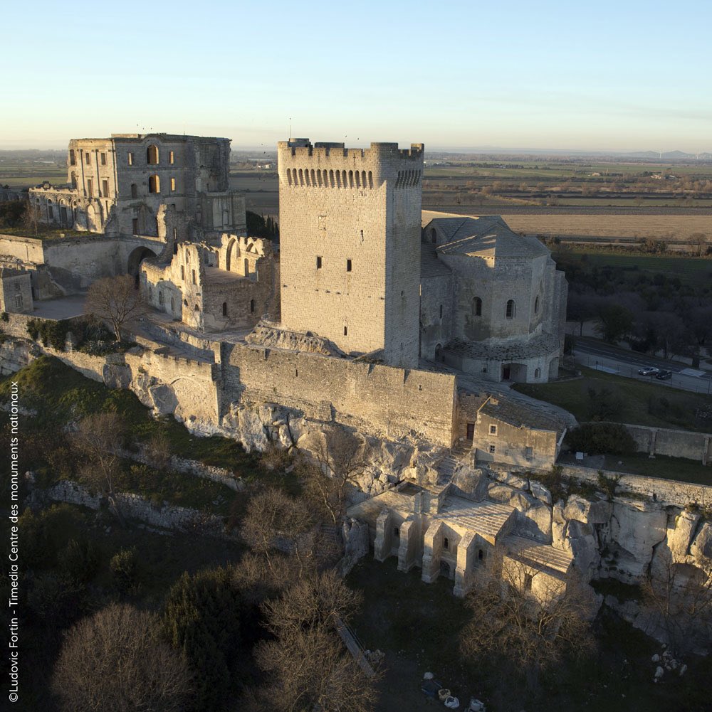 waynote_'s tweet photo. 🚗🎶Sur votre route #Waynote raconte les Monuments Nationaux en #ProvenceAlpesCotedAzur et propose des #podcasts #RadioFrance pour les plus curieux 👀. Un #patrimoine exceptionnel!
#Montmajour #Glanum #MontDauphin #Thoronet #Fréjus #Kerylos #CapModerne
📲https://t.co/6HL2u3NHat https://t.co/FZMvxj7CKH