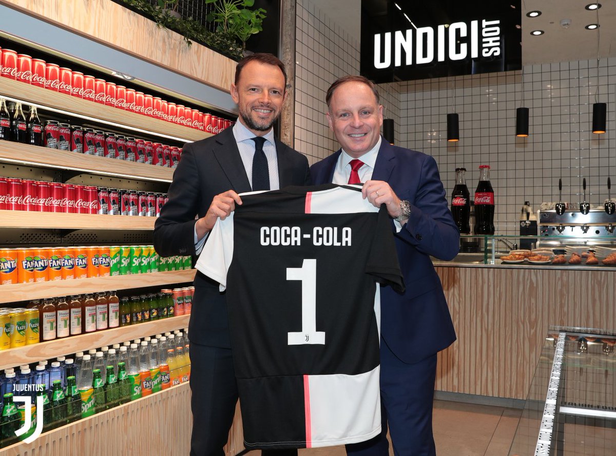 juventusfc's tweet photo. Juventus e @CocaColaIT , insieme! 🤝 
https://t.co/Ga52jg2ikv https://t.co/AVJjBTWX6e