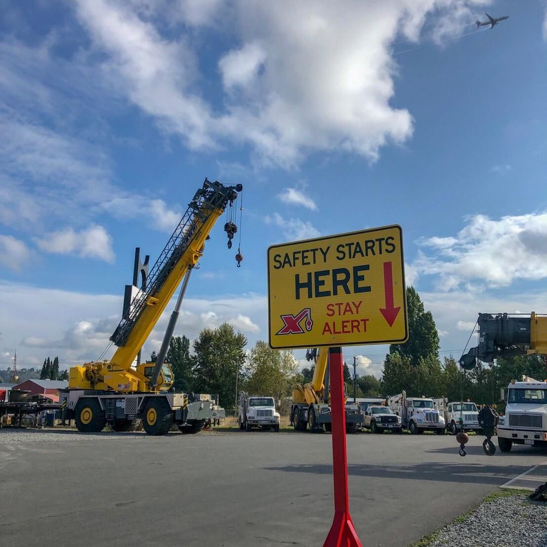 CraneMaxim's tweet photo. Our zero accident safety culture, professional expertise and flawless services, is unsurpassed within the industry. #maximcraneworks #cranes #lift #equipment. #safetystartshere https://t.co/E1HucO2n2i