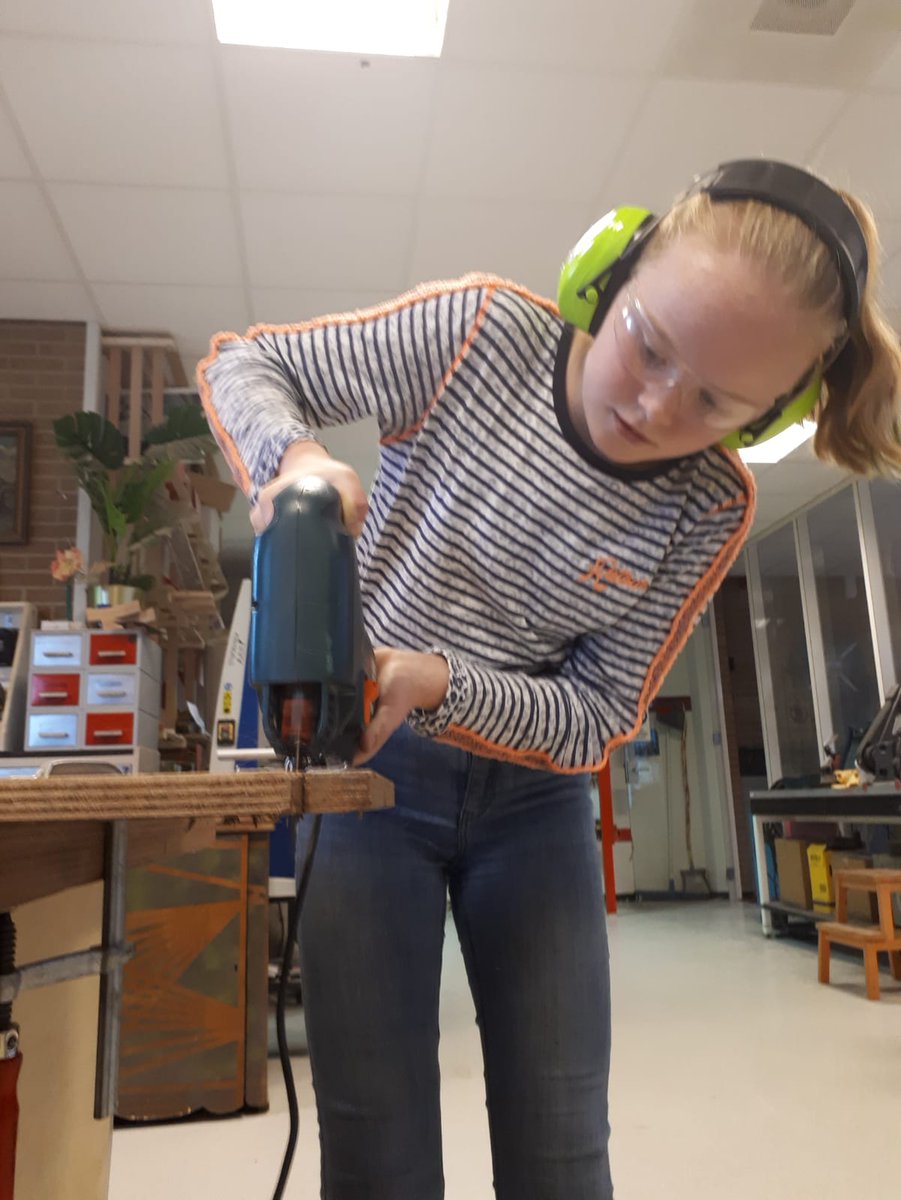 marcomout's tweet photo. Ik mag iets zeggen over 15 jaar werken met #techniek, creativiteit en jeugd tijdens #fablearn dialoog over #makered op @HANnl . Over waarom ik @WALHALLAb_NL heb opgericht en.. hoe het #onderwijs tech en creativiteit probeert te kaderen, vastleggen, regelen en systematiseren.. https://t.co/jXBiiRFtxg