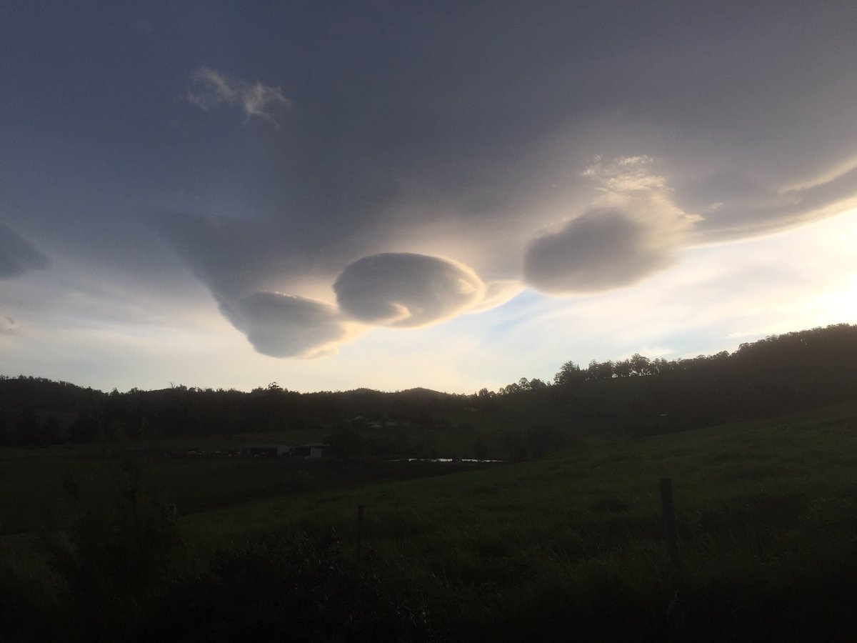 Seantooker2's tweet photo. Flying saucers from outer space? Not quite, this trio of lenticular clouds developed over the valley behind my house. Cloud formation in Tasmania is amazing &amp; beautiful.#Tasmania https://t.co/7lJPwpu1rF