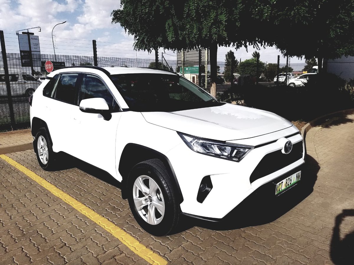 On the road again...

Today I am on a road trip to Bloemfontein to deliver this beauty to a valued client.

Bietjie Bederf treated me early morning with this divine parcel to make the road even sweeter, thank you so much!

Stay tuned folks...

#journey #roadtrip #TOYOTA #newcar