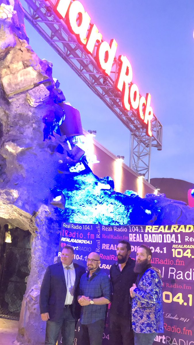 Strikker_Ace's tweet photo. Hey @RussRollins , thank you and @RealRadio1041 so much, for a great time tonight at #Monsterween at @HardRockOrlando ! Thanks @ToTheTopCarlos @ItsOffcialAngel @RyanHolmesLive & all the whole #RealRadio team for such awesome hospitality! #YouTubeCrew #MediaMonsters @ace_frehley https://t.co/VgZFQcjCVX