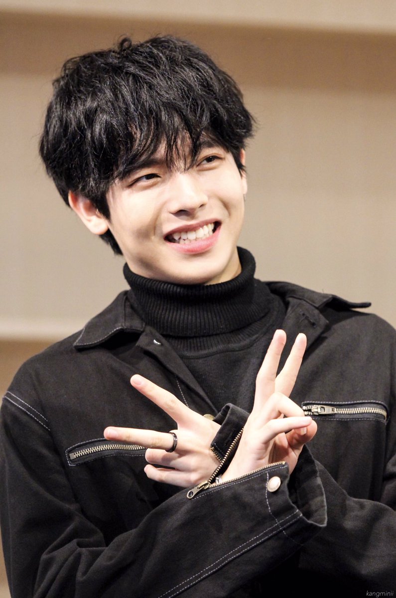KANGMINII's tweet photo. 191027 1부  오늘도 홧팅!✌️💖
#ROMEO #로미오 #강민 #노강민 
#KANGMIN @teamct_romeo https://t.co/vHlBQgEwfJ