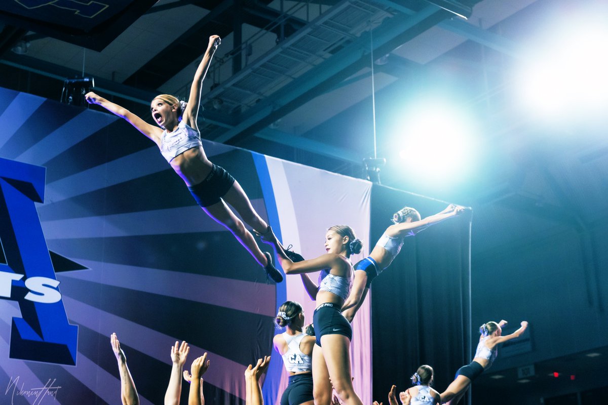 TheCaliAllStars's tweet photo. Flying into Monday like...#readyforSeason19 ✨✨✨✨✨✨ https://t.co/kbfU0nEoEy