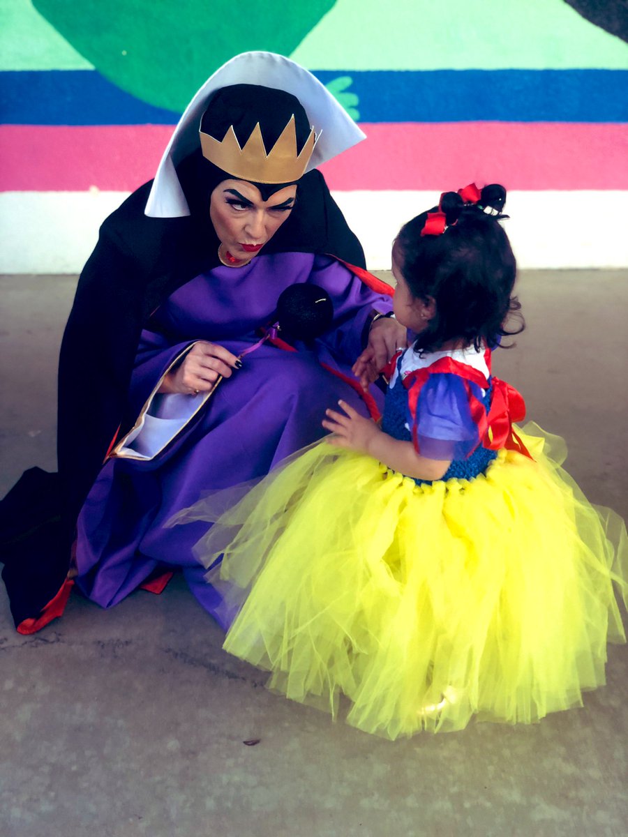 HolladaysHive's tweet photo. Halloween 2019 - Evil meets Cuteness!  Staying in character as The Evil Queen was HARD, but oh so FUN!  Snow White vs The Evil Queen, and even a face off against Maleficent!  @ Dr. Juliet Thorner Elementary https://t.co/5lDreynEZU