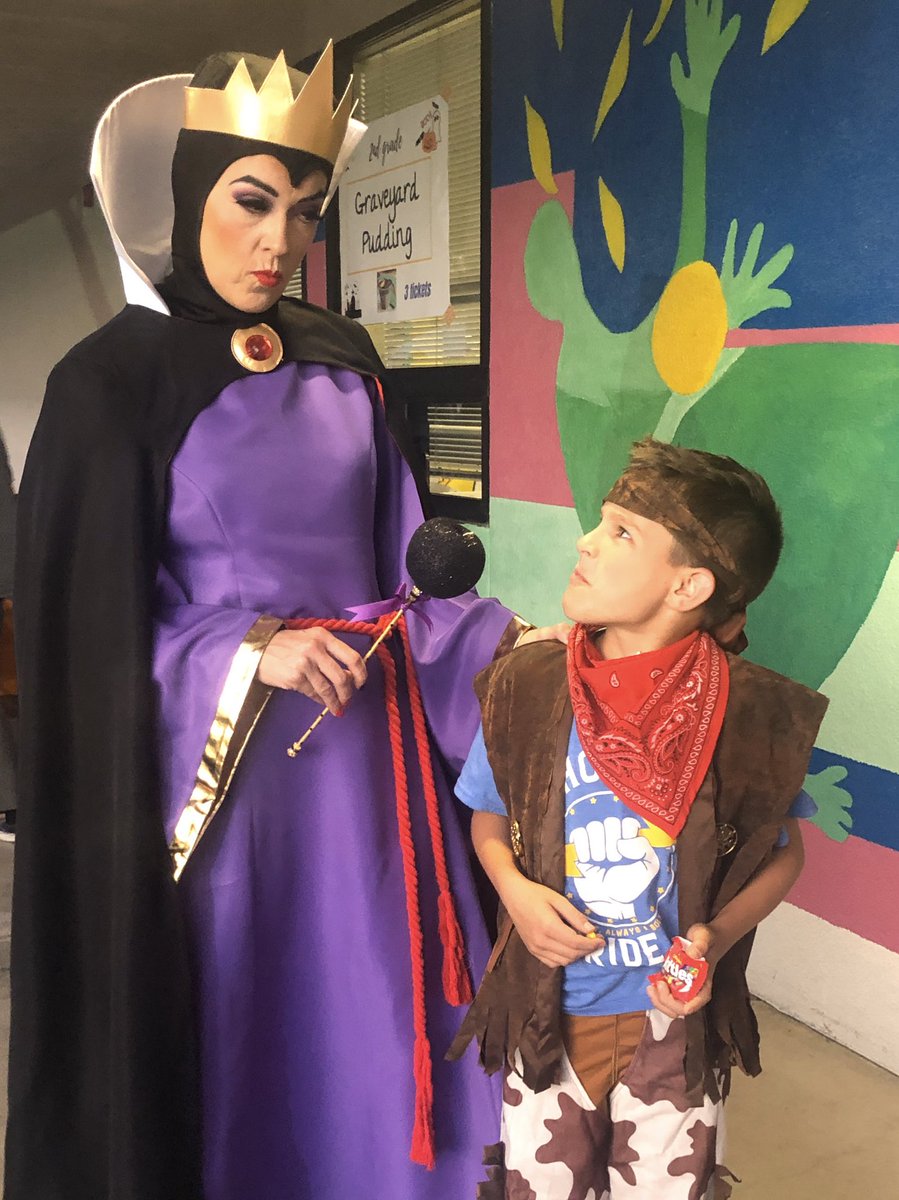 HolladaysHive's tweet photo. Halloween 2019 - Evil meets Cuteness!  Staying in character as The Evil Queen was HARD, but oh so FUN!  Snow White vs The Evil Queen, and even a face off against Maleficent!  @ Dr. Juliet Thorner Elementary https://t.co/5lDreynEZU