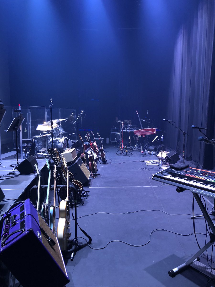 ONES_Show's tweet image. A peek behind the curtain, 10 minutes to show time, sold out show, Burlington Performing Arts Centre. #soldoutshow #Beatles #ones