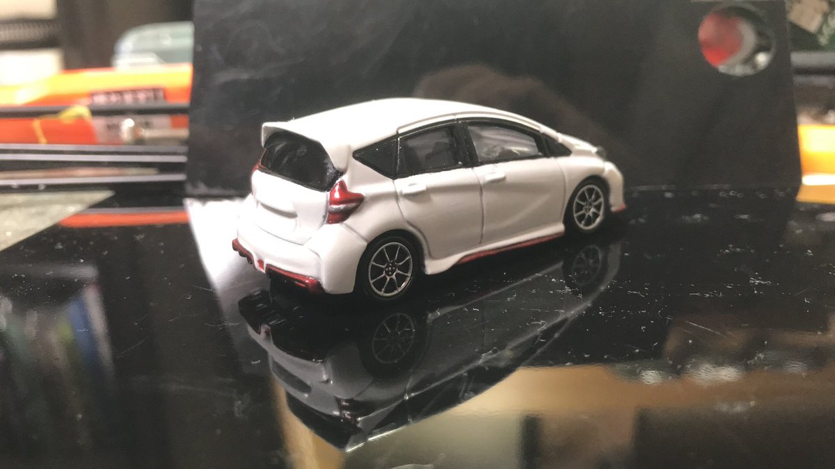 Yasu U Tvitteri ノートnismo完成 グレード的にはガソリンのnismo S をモデルに作ってみた 造形がそれなりに複雑なので パテ盛り直しやヤスリがけ 塗装の均一化などかなり苦労した トミカプレミアムのsf Rのホイールが4穴でちょうど面一になる それにしても Yasu U Tvitteri ノートnismo完成 グレード的にはガソリンのnismo S をモデルに作ってみた 造形がそれなりに複雑なので パテ盛り直しやヤスリがけ 塗装の均一化などかなり苦労した トミカプレミアムのsf Rのホイールが4穴でちょうど面一になる それにしても