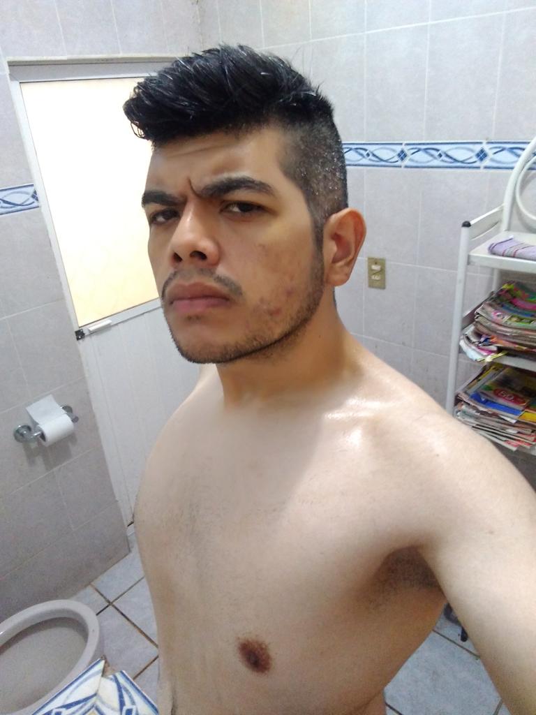AlexSixel's tweet photo. El ke Nada Debe Nada Teme, Y el Ke Nada Teme... Pues ke se Encuere!!! :v 😎🙃😈🙊 #transparente #yanomengañas #sejuntaron #mastercardyvisa #yesoesloquemedarisa #sisupieranquiénestáenmicama #camacamacama 😜🤪 https://t.co/gkLxvu676x