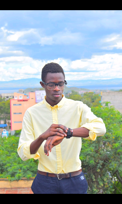 Kaythepoet1's tweet photo. Bananas will never get ripe By the will of the Baboons ..Just follow your dreams not their Minds..#Talent @CKirubi ..cc @JichanueG @JUNECLAUDIA2 @MD_Omondi @SamuelPST3 @sarah_karry @ymashariki https://t.co/qoMnS61unh