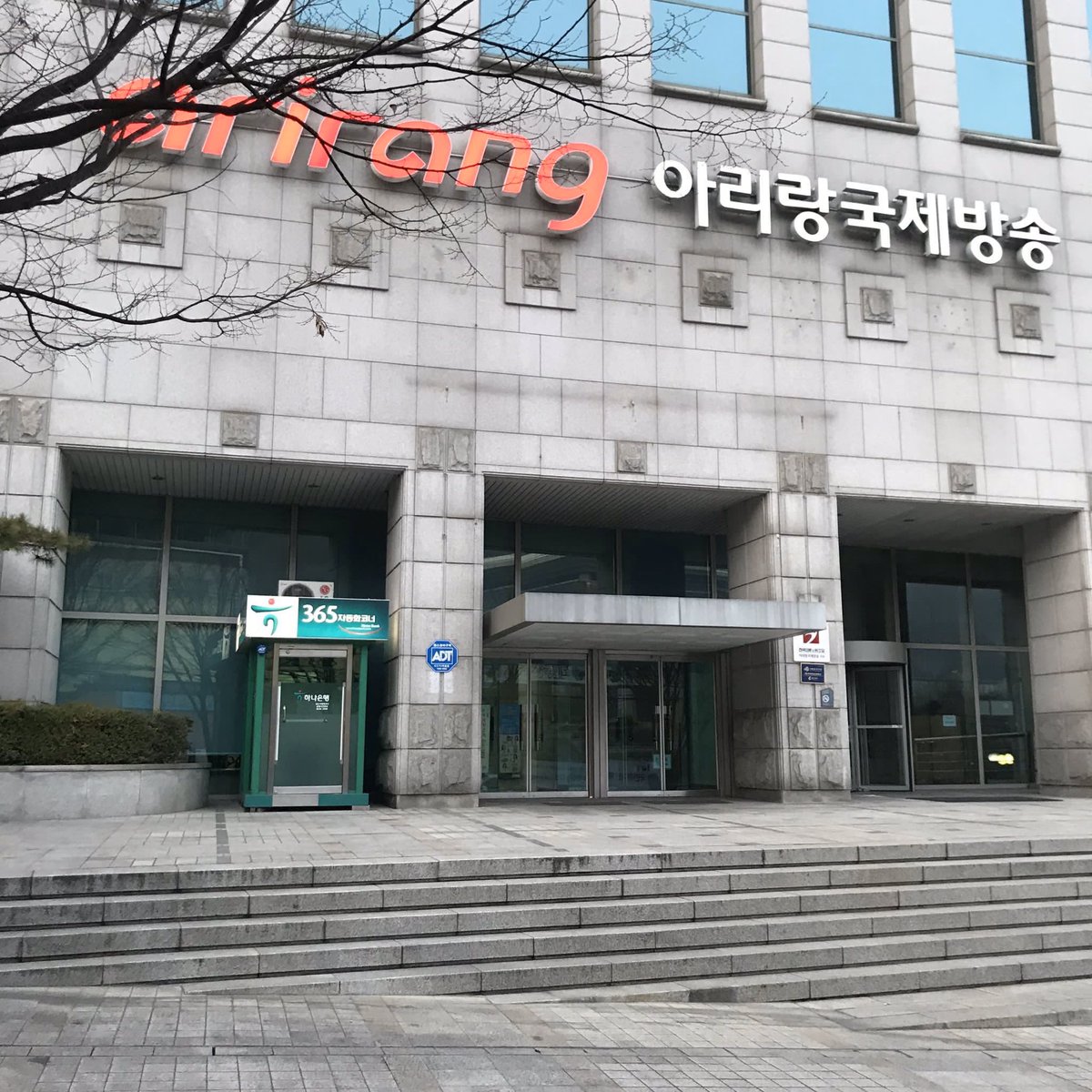 레블리 STAFF tweet media