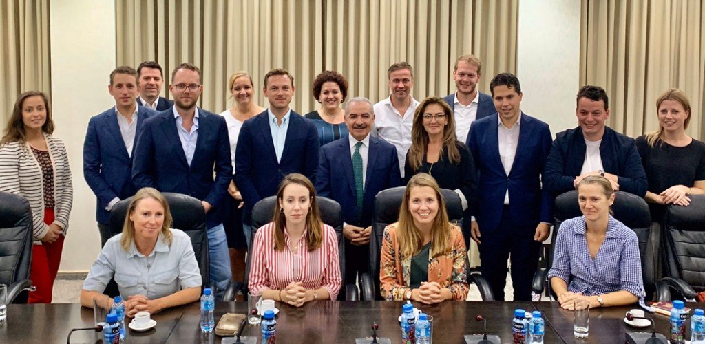 Ambtenaren van Buitenlandse Zaken mee op propaganda-reis CIDI. Kan dat zomaar? En hoe is de reis gefinancierd? Waarom is die eigenlijk in stilte gehuld? rightsforum.org/nieuws/ambtena…