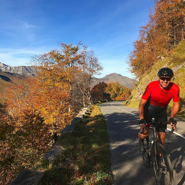 VeloTopo's tweet photo. Aubisque in Autumn; A Must Ride!
#cycling #pyrenees
#france #autnmn
#coldaubisque
#cyclinglife #cyclingtour
#cyclingphotos #cyclingpics
#instacycling #cyclingviews
#cyclingshots #roadbiking
#ilovecycling #cyclingholiday
#cyclingadventures #loves_p… https://t.co/ARIPyRQM48 https://t.co/eM4Sex7Hh7