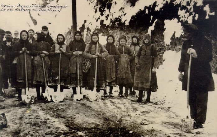 Φεμινισμός κ Έπος του ‘40: οι γυναίκες της Πίνδου στην πρώτη γραμμή, ανεφοδιάζοντας τις Ελληνικές μεραρχίες, κουβαλώντας μολύβι - τρόφιμα - καμιά φορά πυροβόλα απάνω στα κατσάβραχα. Επιχειρούσαν εκεί που ο τακτικός στρατός αδυνατούσε. Εθελοντικά.