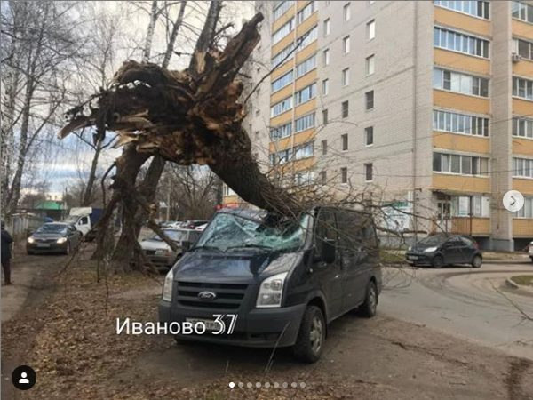 В #Иваново начался челлендж в поддержку закона о штрафах за парковку на озелененных территориях ivanovonews.ru/news/982290/
В воскресенье автомобиль сгорел,
в понедельник мать-природа тоже "отблагодарила" несколько нерадивых автомобилистов за парковку в неположенном месте.