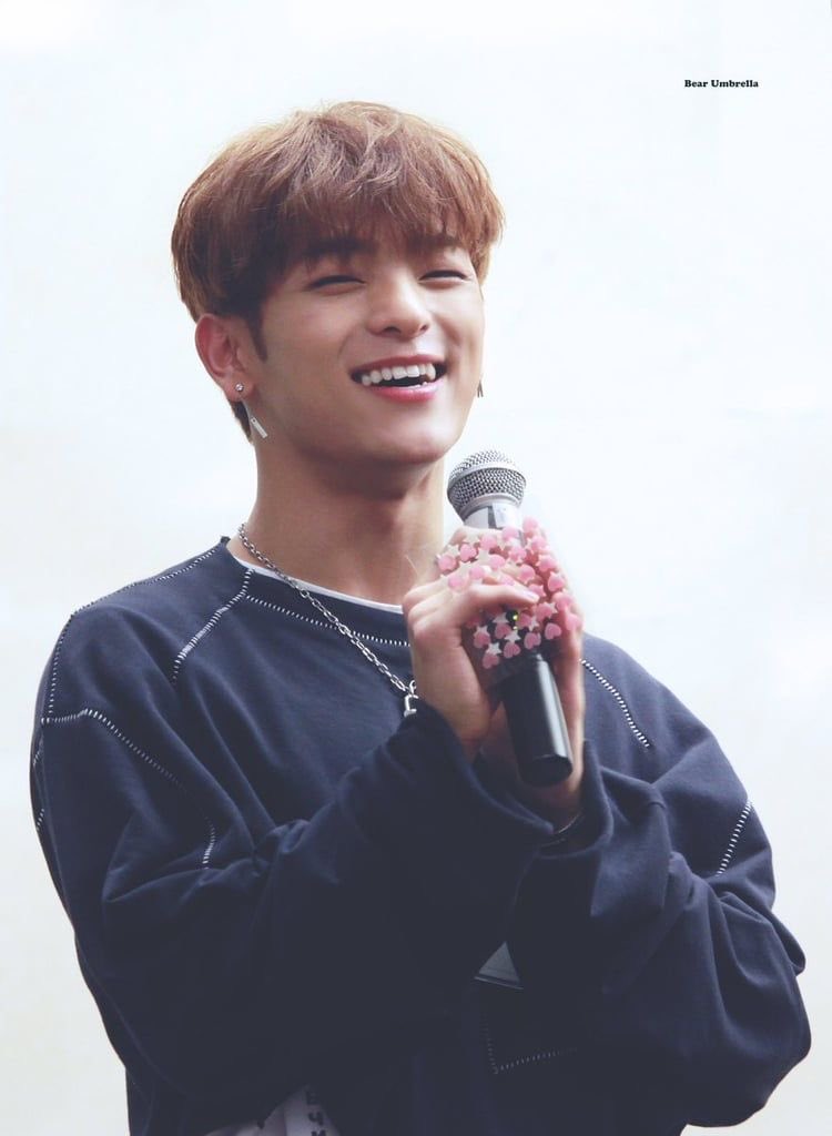 kaylwv's tweet image. from the bottom of my heart, i am truly heartbroken. still waiting for someone to say this is a joke. i knew there was something bad going on i just knew it. i just hope he’s okay and the rest of the boys are okay. nine or none, always. #ThankYouWoojin