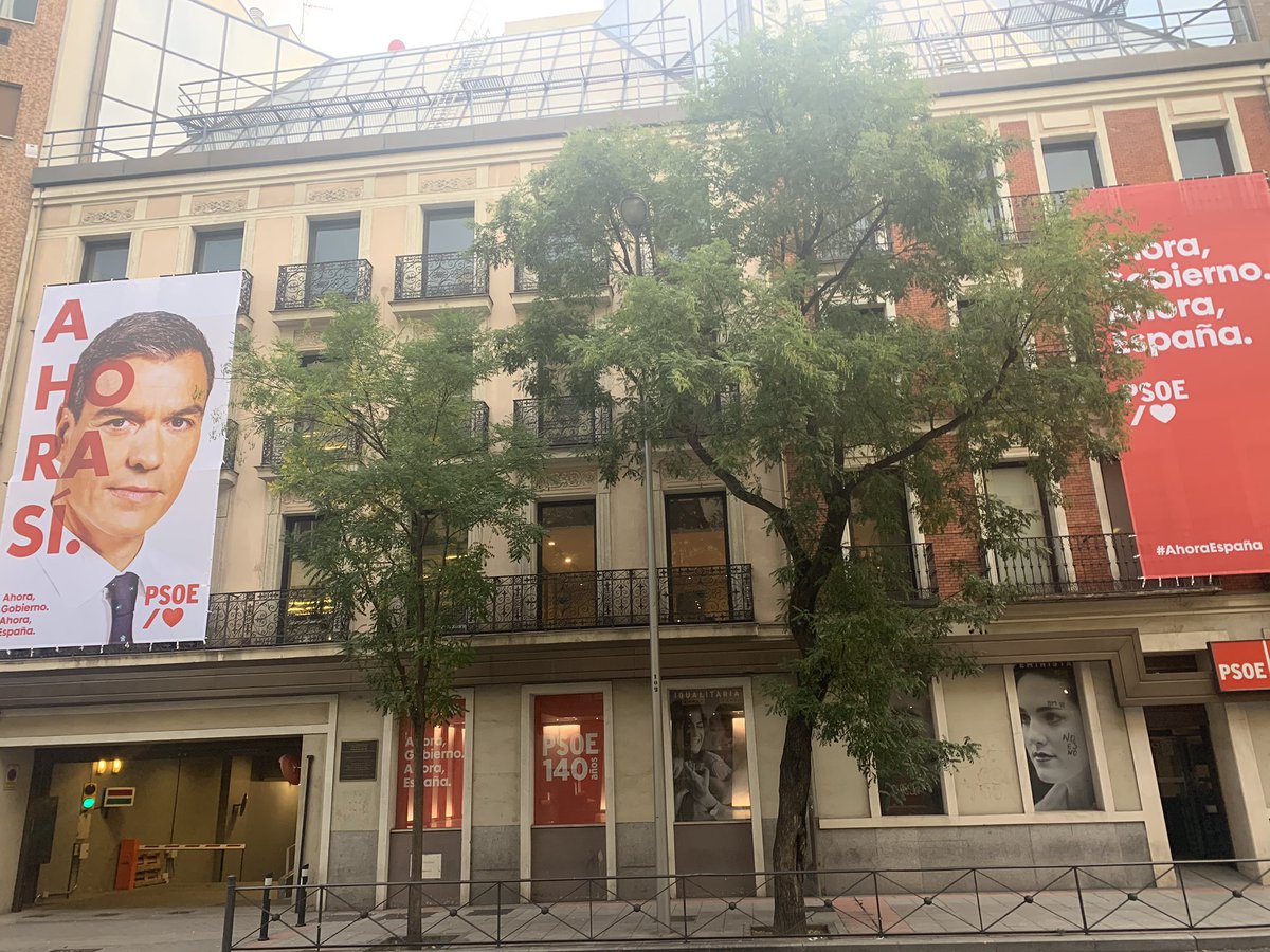 PSOE's tweet photo. 🏛️ #AhoraSí, Gobierno progresista
👉 #AhoraSí, Estabilidad 
🙋🏽‍♀️ #AhoraSí, Igualdad Real
👨‍👩‍👦‍👦 #AhoraSí, Medidas sociales
🤝 #AhoraSí, Convivencia 

✊🏽🌹 Porque #AhoraSí es el momento.

#AhoraGobierno, #AhoraEspaña. https://t.co/6nti02hYl8
