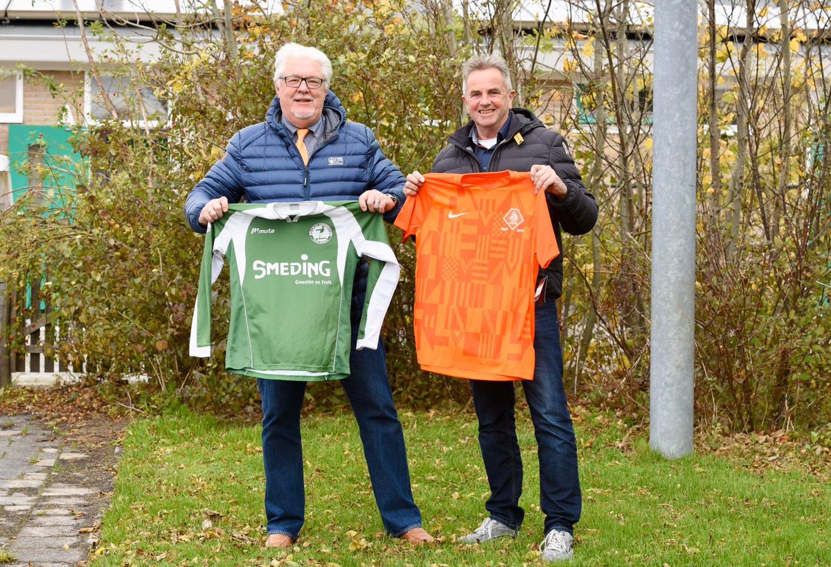 Ook Zeerobben ruilde zaterdag shirtjes met de <a href="/KNVB/">KNVB</a> <a href="/KNVBNoord/">KNVB Noord</a> in het kader van het 130-jarig bestaan van de bond. 
#shirtjeruilen <a href="/smedingagf/">Smeding</a>