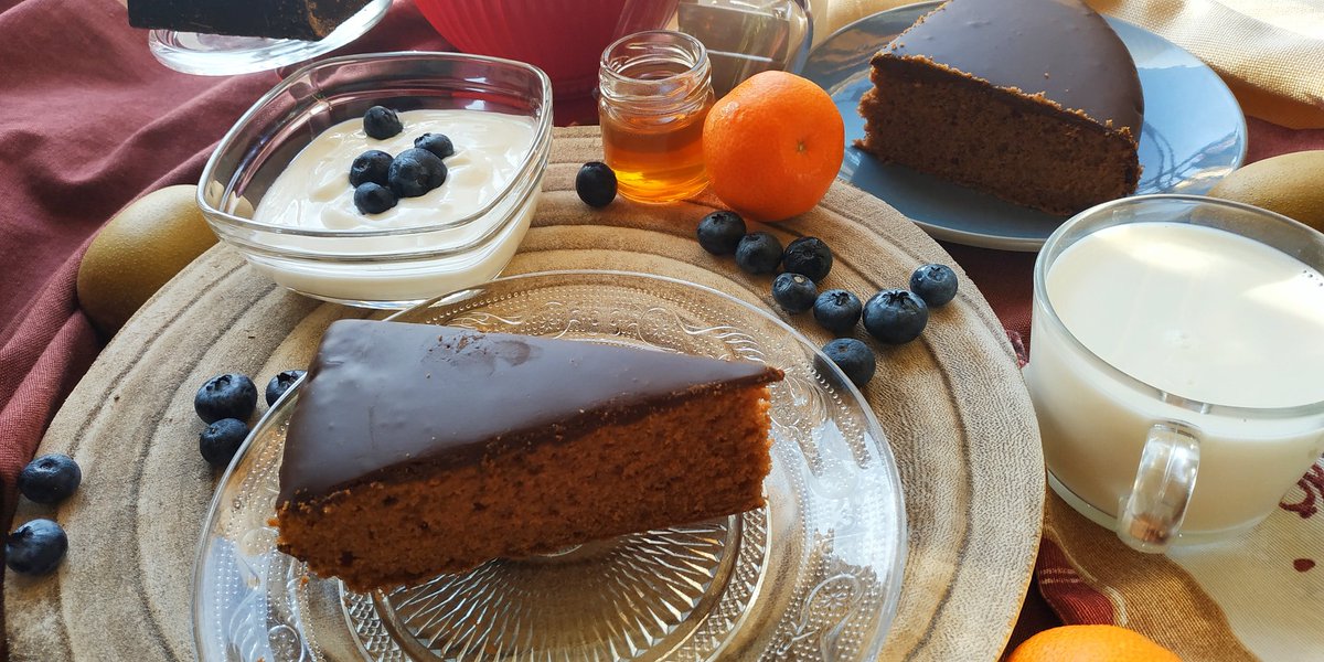 Buon inizio settimana ☺️, questo è quello che rimane della mia torta al cioccolato all'acqua di ieri 😁😁, soffice buonissima, presto vi darò la ricetta😘😘 #MondayMotivation #FelizLunes #28ottobre #Foodie #BuongiornoATutti