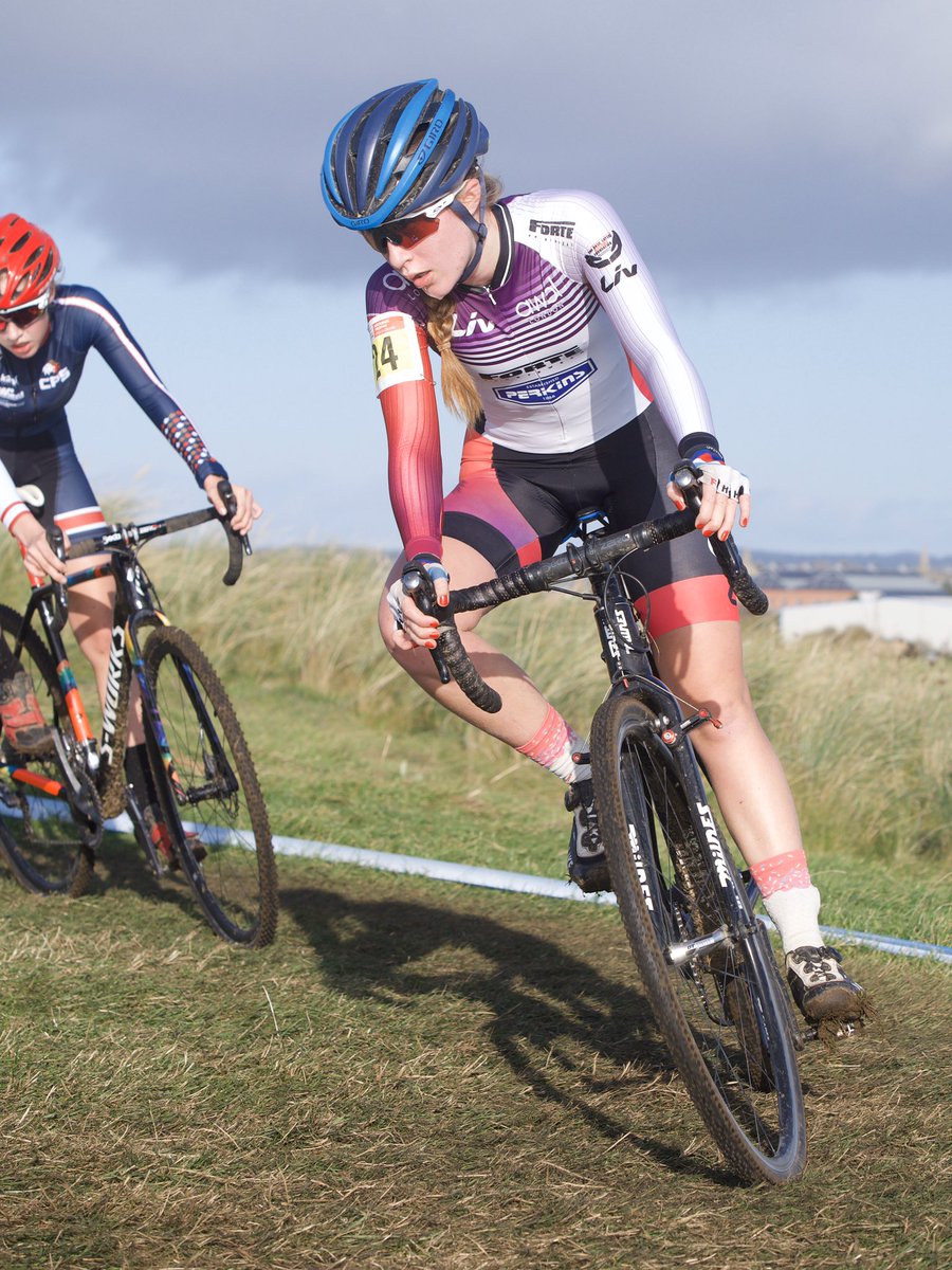 Great photo by Florence of Bethany during her 3 way battle on the stunning <a href="/IrvineBeachCX/">Irvine Beach Park CX National Trophy 26/27 Oct</a> course to get a fabulous 7th Junior Woman, and 20th overall in Elite Women. Fun to race with so many @livAWOLSpokd riders too!