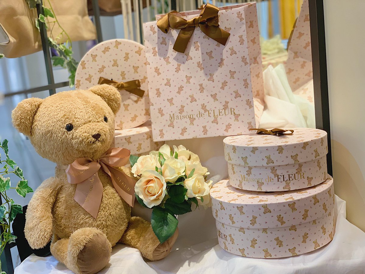 Maison De Fleur原宿 限定ギフトbox ベア柄プリントのアイテムとおそろいのデザインのギフトboxもご用意しております S サイズ 550 Tax M サイズ 650 Tax プレゼントにはもちろんご自身用にも ラフォーレ原宿 Maisondefle宿 Maisondefleur Maison De Fleur原宿 限定ギフトbox ベア柄プリントのアイテムとおそろいのデザインのギフトboxもご用意しております S サイズ 550 Tax M サイズ 650 Tax プレゼントにはもちろんご自身用にも ラフォーレ原宿 Maisondefle宿 Maisondefleur