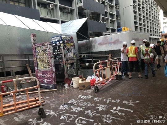 #MTR would rather waste money on install a protective cover for the MTR station than to disclose to the public the cctv at the Prince Edward Station on August 31.

Can this explain why #HKprotests want to target MTR?

#721TerrorAttack #831TerrorAttack 
#HKPoliceTerrorism