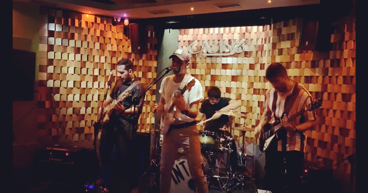 _redfoxmusic's tweet photo. Los chicos de @somosFINTA somosfinta el pasado sábado en el #casinorockbar de #Esquivias 🔥🔥🔥🔥
•
•
•
•
#JOINTHEUNDERGROUND https://t.co/o9766Ih8Gx