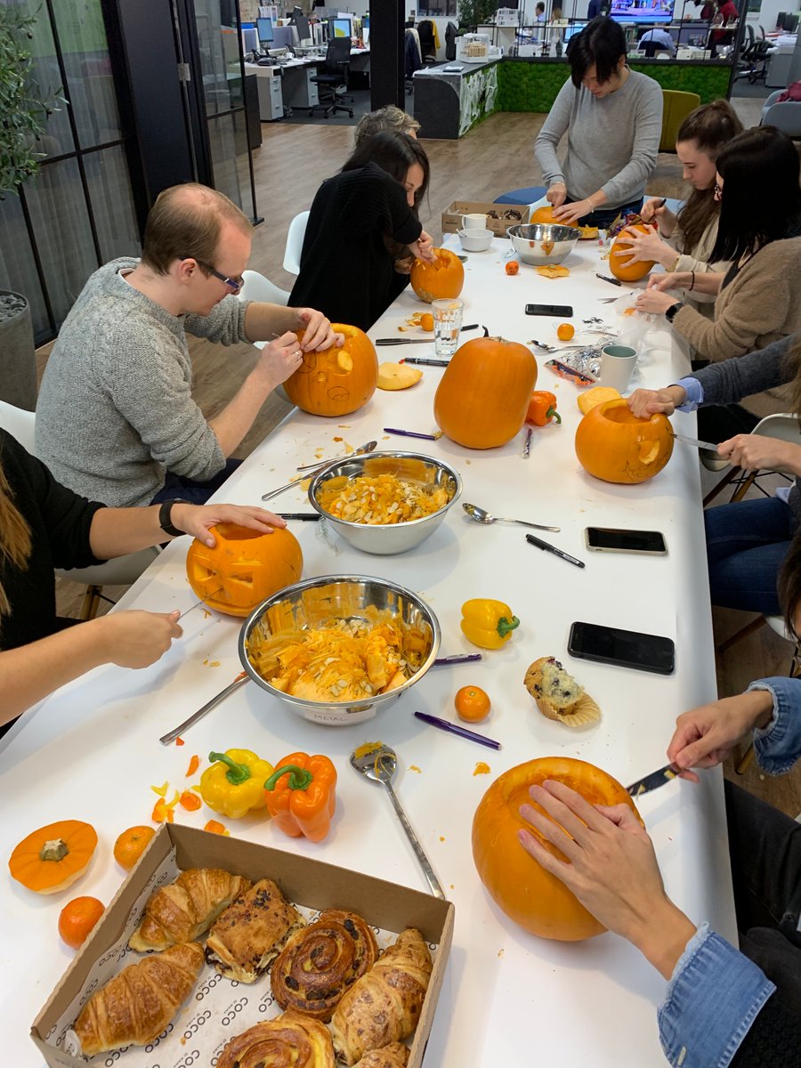 Maria_Menzies_'s tweet photo. Spooky times in the @ibigroup #London #studio Are you ready for Halloween?! 🎃👻💀🧛‍♀️ #boo #pumpkincarving #Pumpkins #peppers #oranges #spooky #halloween2019 https://t.co/vySHWpqAXz