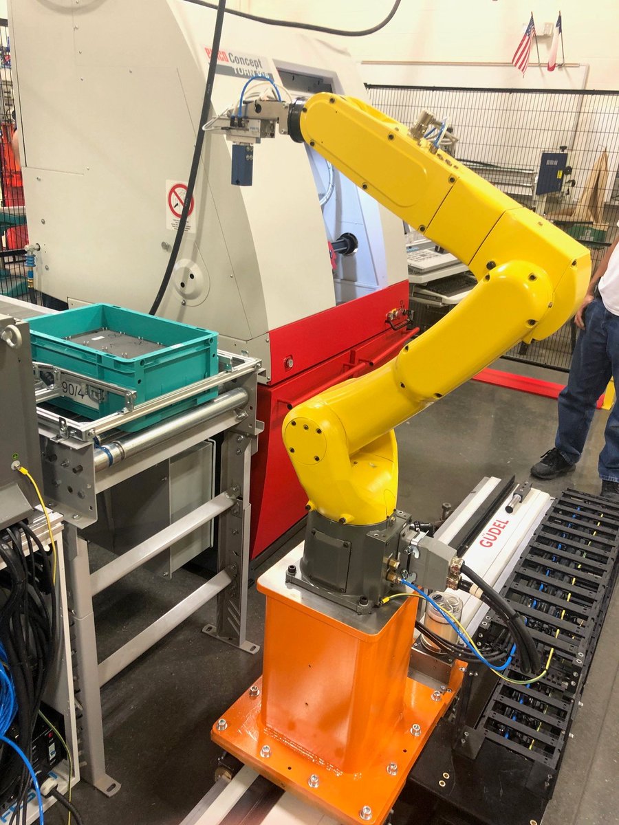 GR_CTC's tweet photo. The installation of the new Robotic Arm in Manufacturing Engineering! #realcoding #GRCTCnext https://t.co/WY8seqjqNA