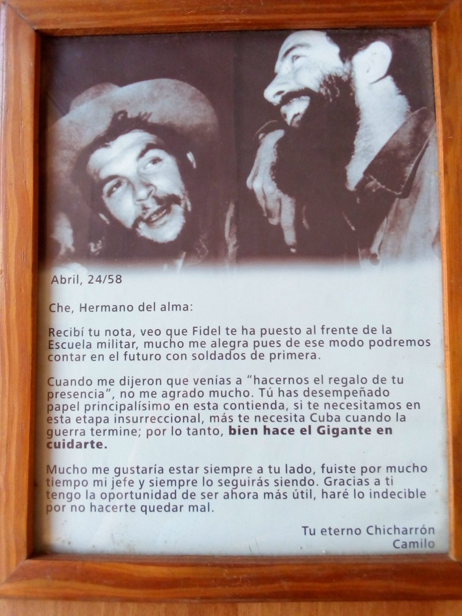 ValdesMenendez's tweet photo. La amistad entre Camilo y el Che fue un sentimiento que los unió en la lucha y que dejó para la historia de #Cuba un ejemplo de ética martiana. Así los recordamos: Grandes amigos y compañeros. #TenemosMemoria https://t.co/L1D4WkjexJ