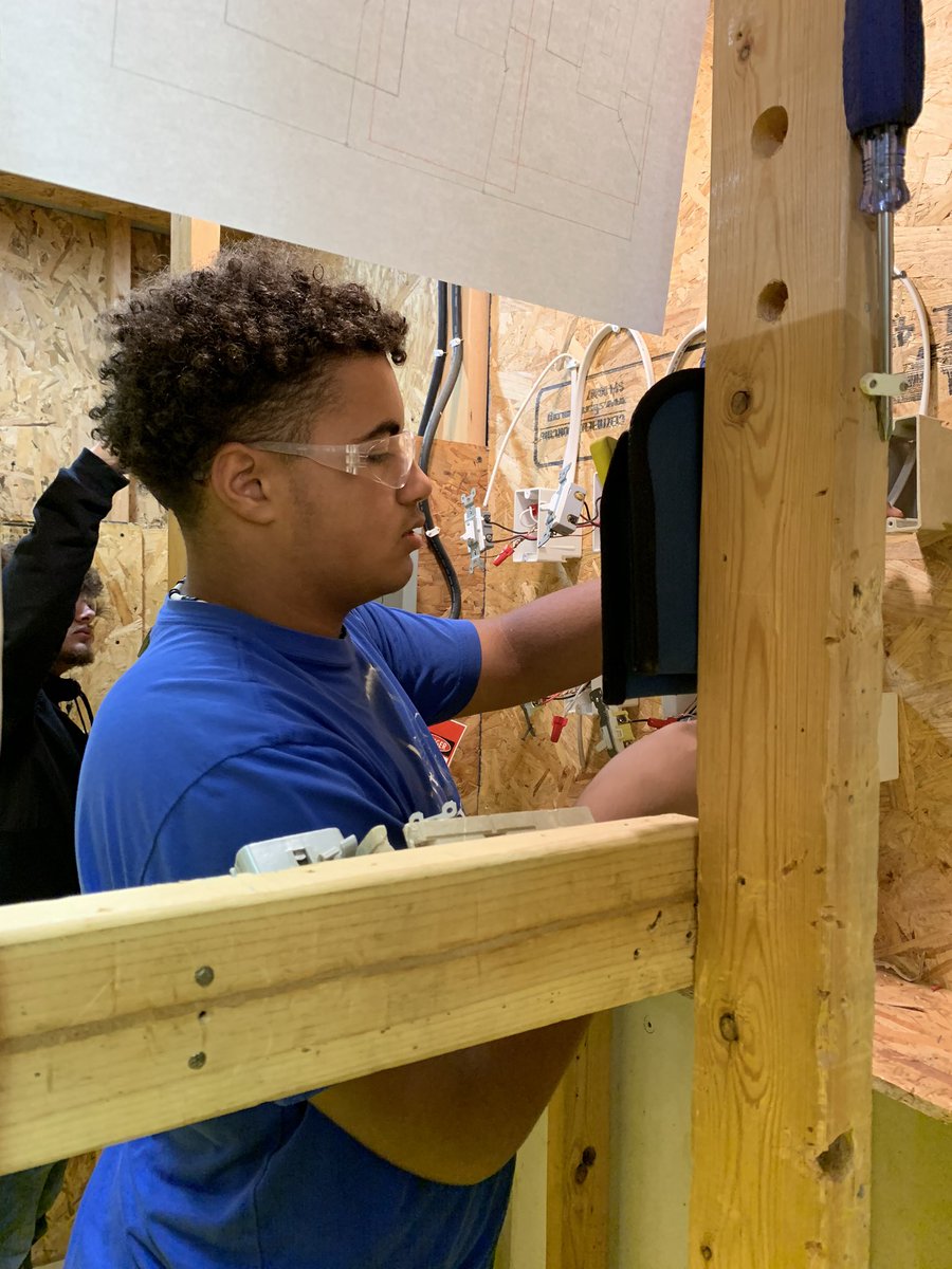 masoncountycms's tweet photo. Future electricians at work @masoncountycms https://t.co/iXT2Xe5KMo
