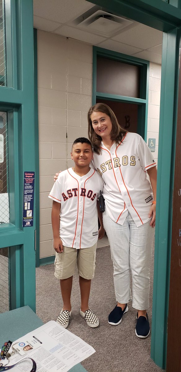 Go 'Stros MBE says "go all the way"
#mbebears2020
<a href="/HumbleISD_MBE/">Maplebrook Elem</a> 
#bethelight
#mbeisfamily