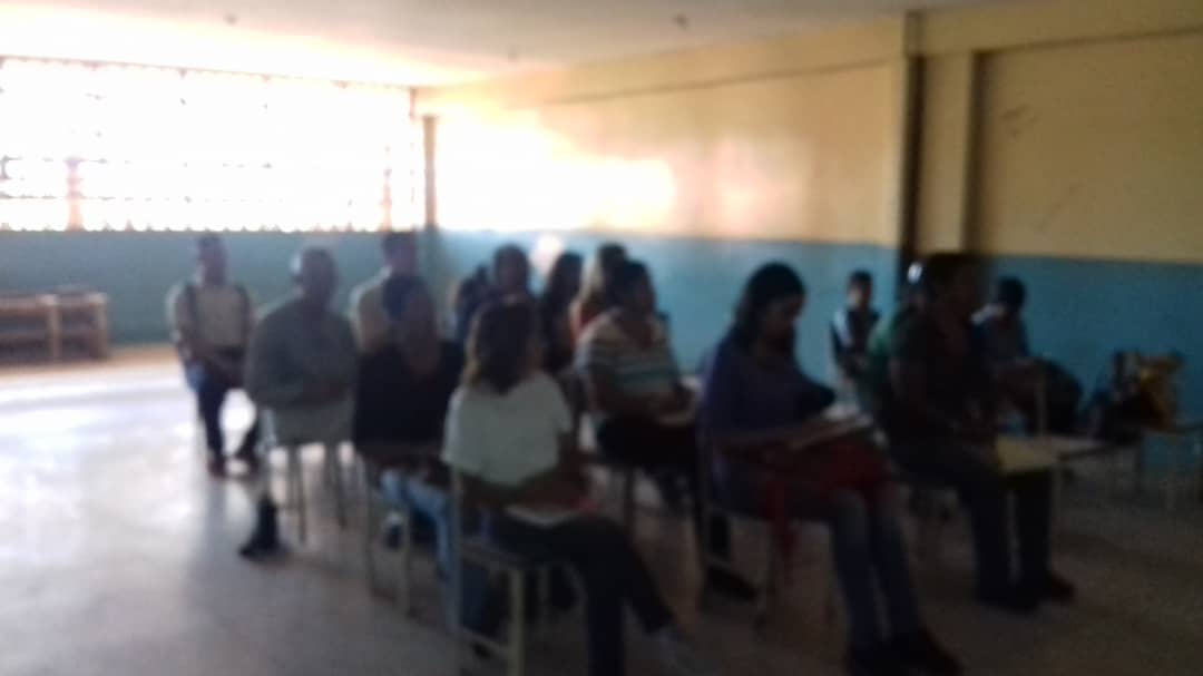SimonClifp's tweet photo. ¡Felicidades a estos docentes dispuestos a seguir creciendo en conocimientos, que permitirán dar lo mejor a nuestros estudiantes del Municipio Simón Rodriguez. Edo. Anzoàtegui https://t.co/js5Ce4dLe9