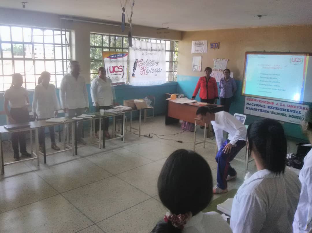 SimonClifp's tweet photo. I SEMINARIO "ALIANZA PARA LA TRANSFORMACIÓN " 
Una mirada del nuevo ciudadano hacia la transformación del ser integral. Un gran equipo CLIFPM aportando su conocimiento y saberes a los estudiantes de Medicina Integral Comunitaria. "Orgullosa de este gran equipo" ¡Felicidades ¡ https://t.co/eW3ULvNmtz
