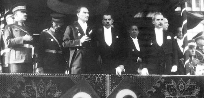 "Efendiler! Yarın Cumhuriyet'i ilan edeceğiz."