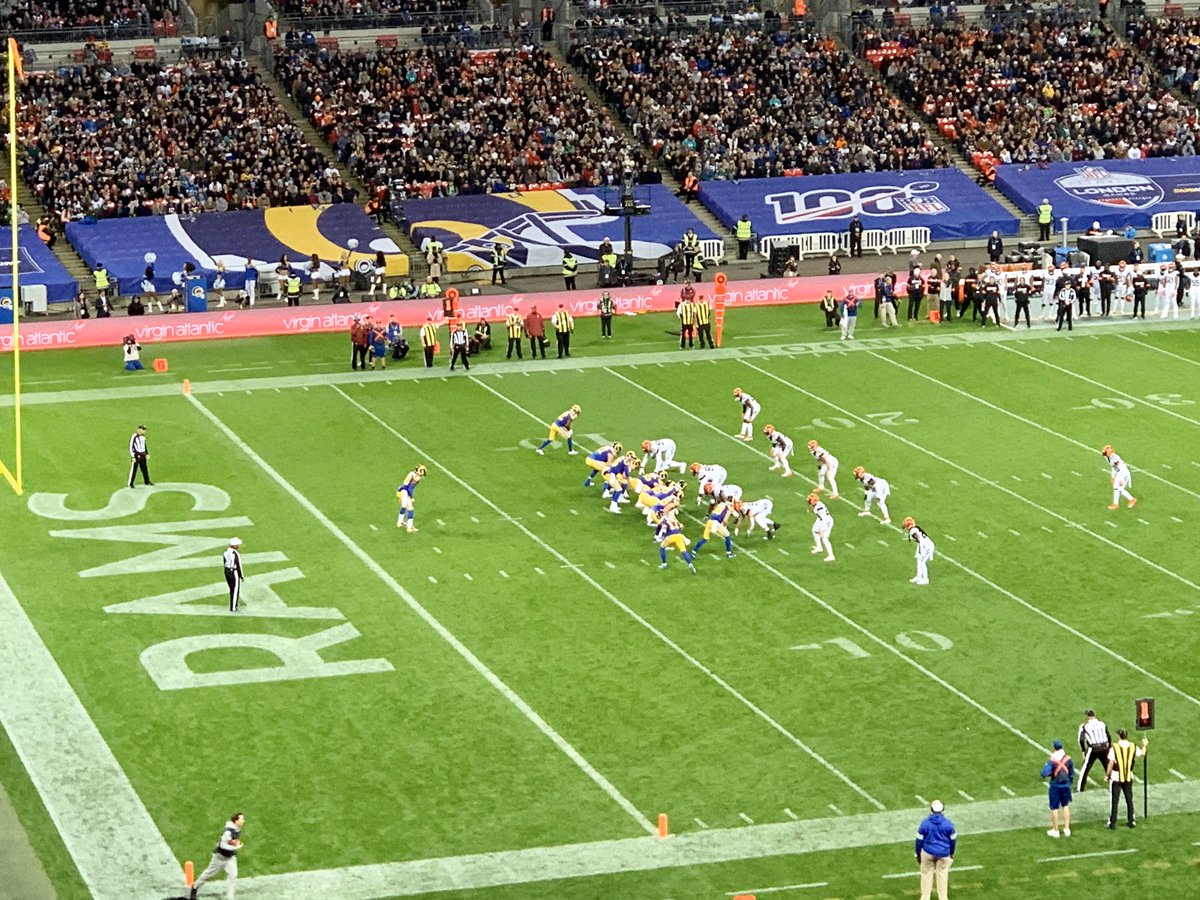 RCoramusi's tweet photo. ...e per non farci mancare nulla anche un poβ di #nfllondon! #RamsHouse #padreefiglio #bengalsrams #wembleystadium https://t.co/lYEocRKvXR