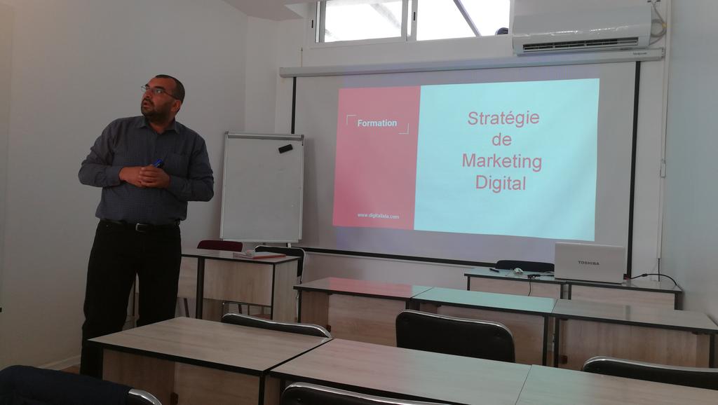 WalidAitSaid1's tweet photo. Comment faire une bonne #stratégie #digitale ? avec @karimeulmi à #Insag #MBADMB #Algérie #Insag #efap #digitalmarketing #hubinstitute https://t.co/GvuP9suMkK