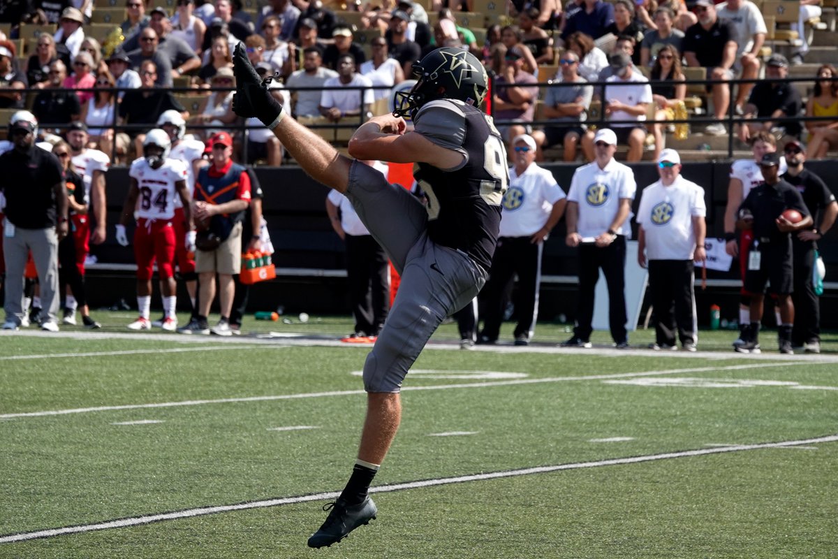 The pressure Harrison Smith faces on field is nothing compared to what he's gone through off it.

As a child, he lost his father to Alzheimer's. Then, his mother was diagnosed with cancer. 

So Smith took control -- much like a pilot.

<a href="/SimonGibbs26/">Simon Gibbs</a> story:
vanderbilthustler.com/27562/featured…