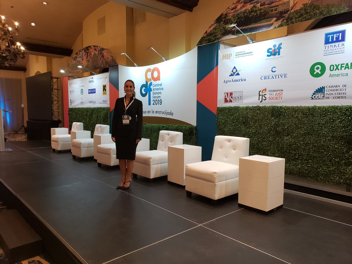 royaleventoshn's tweet photo. #CADF2019, una agenda extraordinaria, desarrollada por panelistas nacionales e internacionales, gracias totales https://t.co/XeasSlfPZo