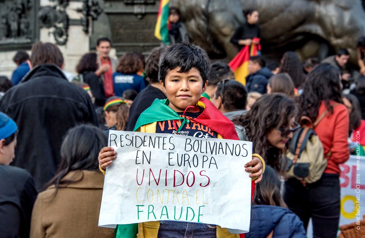 #Samedi sur la <a href="/PlaceRepublique/">PlacedelaRépublique</a> à #Paris les #boliviens ont protesté contre la #réélection de <a href="/evomoralesayma/">evomoralesayma</a>, contestée par l'#opposition et une partie de la #communauté #internationale <a href="/afpfr/">Agence France-Presse</a> <a href="/Paris/">Paris</a> #Bolivie