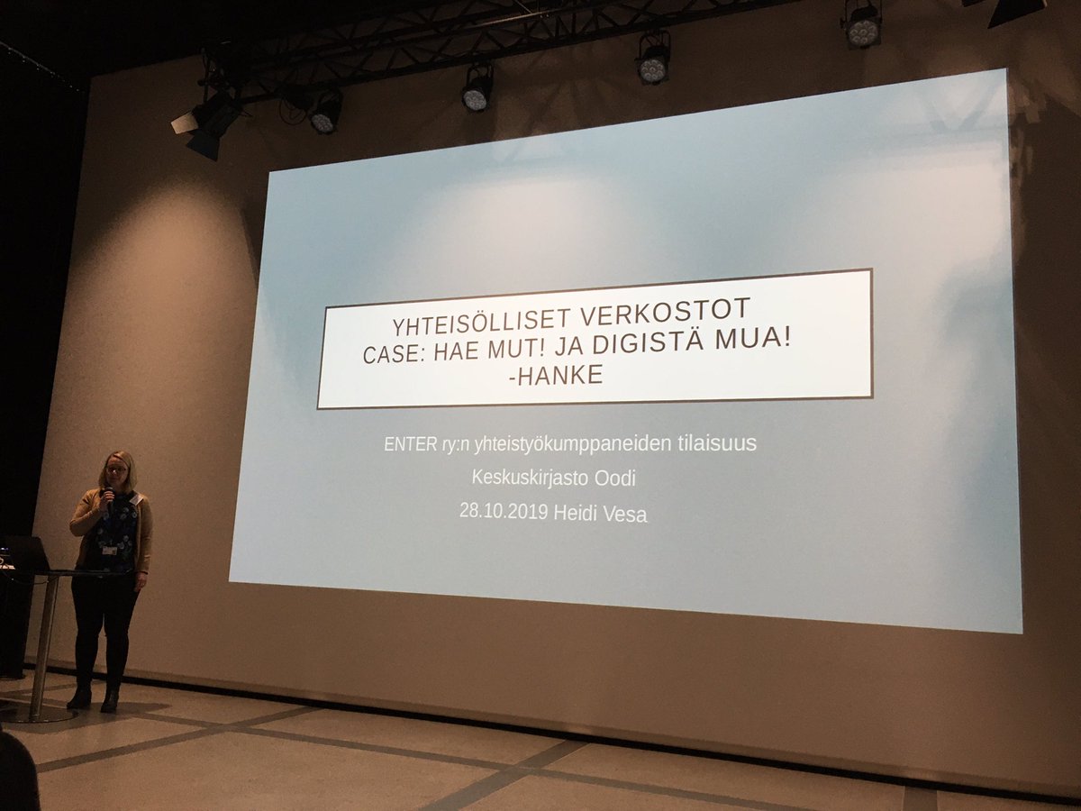 yverkosto's tweet photo. Projektipäällikkö Heidi Vesa Järvenpään Opistolta kertoo Hae mut! Ja digistä mua! -hankkeesta joka Keski-Uudenmaan kolmen kunnan alueella vahvistaa aikuisväestön digitaitoja. #järvenpää #kerava #tuusula #verkostot #haemua https://t.co/kcW0zfZTuE
