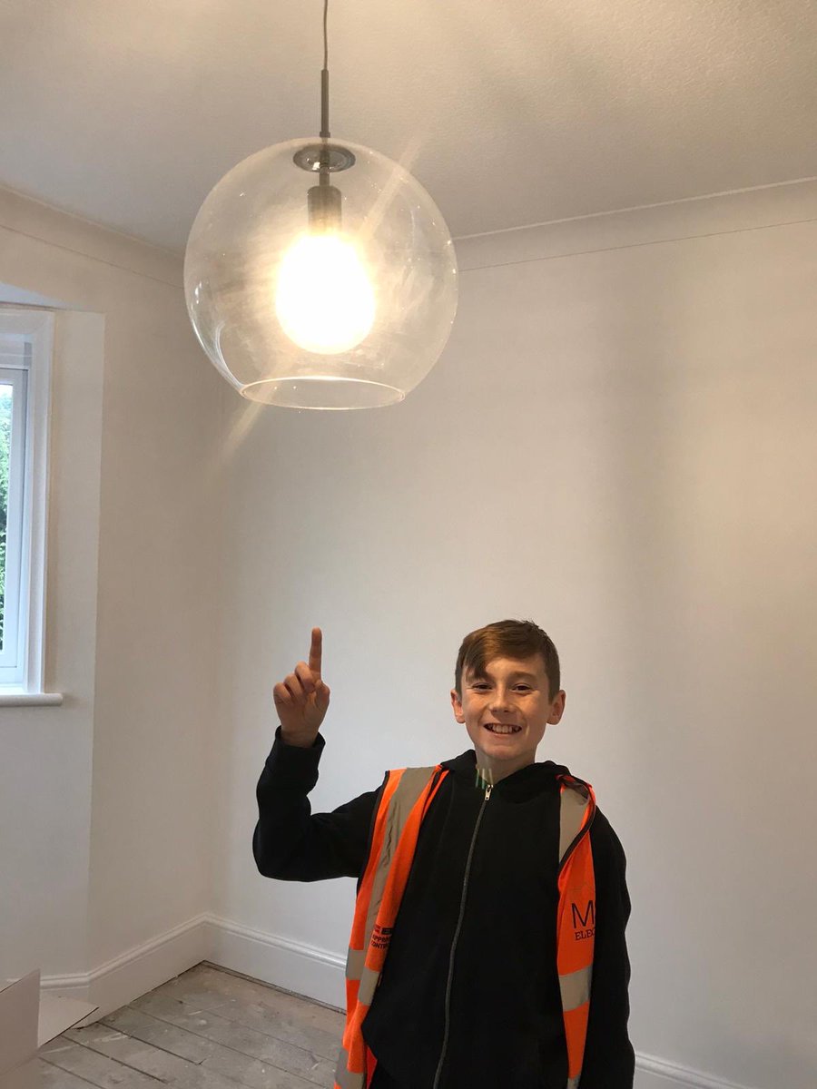 MSL_Electrical's tweet photo. Our newest recruit Corey joined the team last week on his ‘work initiative day’ he changed 6 socket fronts by himself and assisted with putting up lights and a bathroom extractor fan. Awesome work Corey 🙌🏻💡

#electrician #mondaymotivation #octoberhalfterm https://t.co/wZAQGyU86L