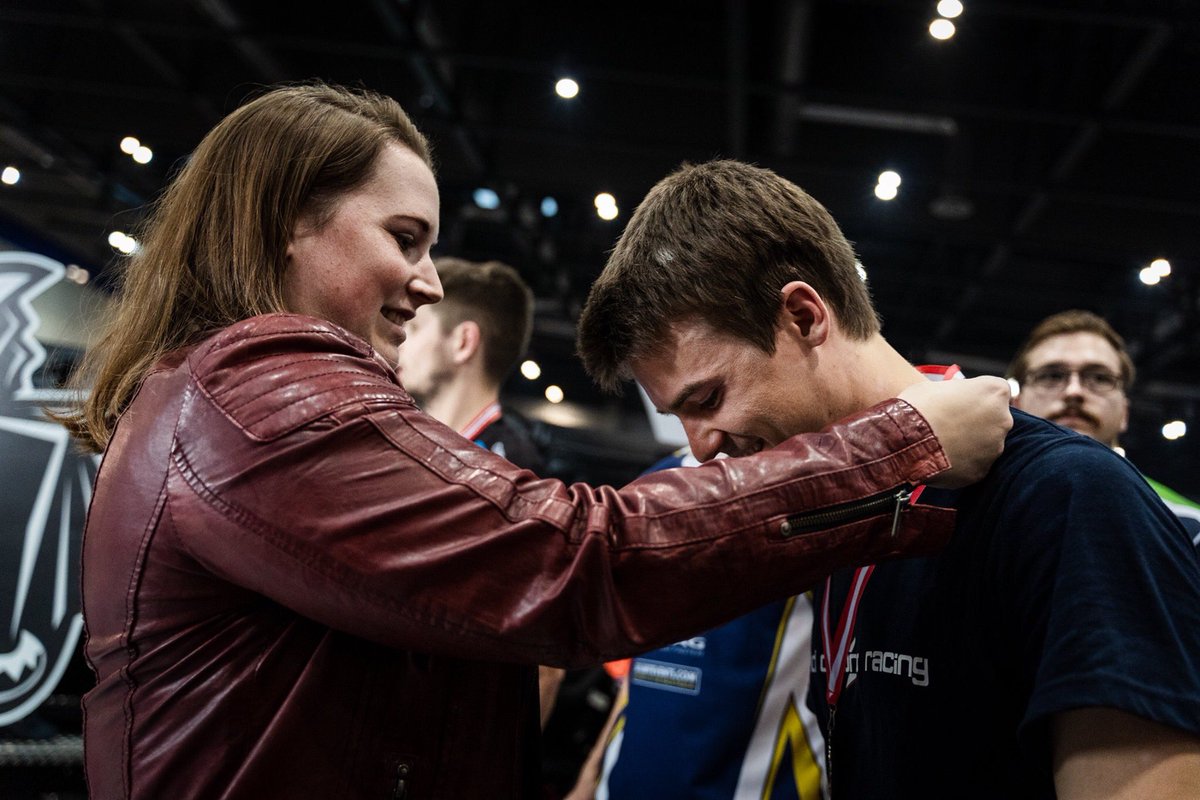 Team_ACR's tweet image. Jernej Simoncic receiving his 🎖

Superb event and we can’t wait for the next one @A1eSports_AT 👏

#eSports #simracing #Vienna