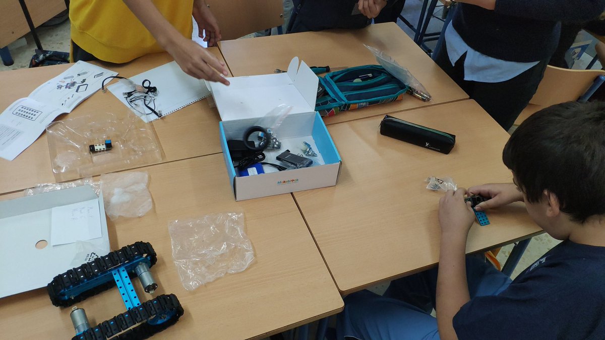 Seguimos con la formación en <a href="/makeblock_es/">makeblock_es</a> con los alumn@s del CEIP SAN DIEGO. <a href="/RedGuadalinfo/">Vuela Guadalinfo</a> <a href="/Cmota/">Carmen Mota</a>