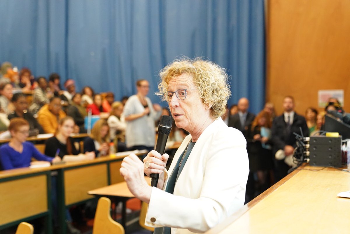 onepoint's tweet photo. .@murielpenicaud Ministre du travail prend la parole lors de l’ouverture du bootcamp #womenindigital @SocialBuilder dont nous sommes partenaire : «Mesdames, le numérique, levier d'emploi et d'avenir, n'est pas réservé aux hommes. Vous avez raison d'être là et de vous en emparer». https://t.co/8D994M9GrG
