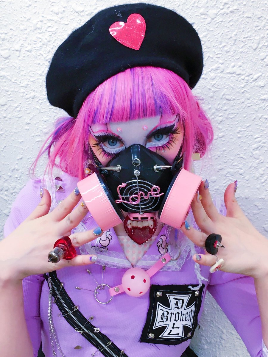 Go To Brokendoll Japan Auf Twitter ピンクのガスマスク 普通の黒いガスマスクとは全く違う可愛いアイテムになります ブロークンドール製ハンドメイド 通販 T Co Uqs0vnpvxi ハロウィン仮装 ハロウィンコス ガスマスク レイヤー サブカル ガス