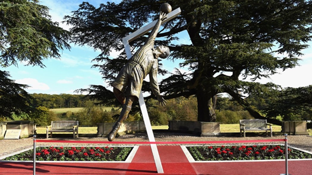 EnglandFootball's tweet photo. Today marks the birthday of a remarkable man - Arthur Wharton.

Widely considered the world’s first black professional footballer, we unveiled this statue in his honour @StGeorgesPark in October 2014.

#BlackHistoryMonth https://t.co/B1ht70WJsP