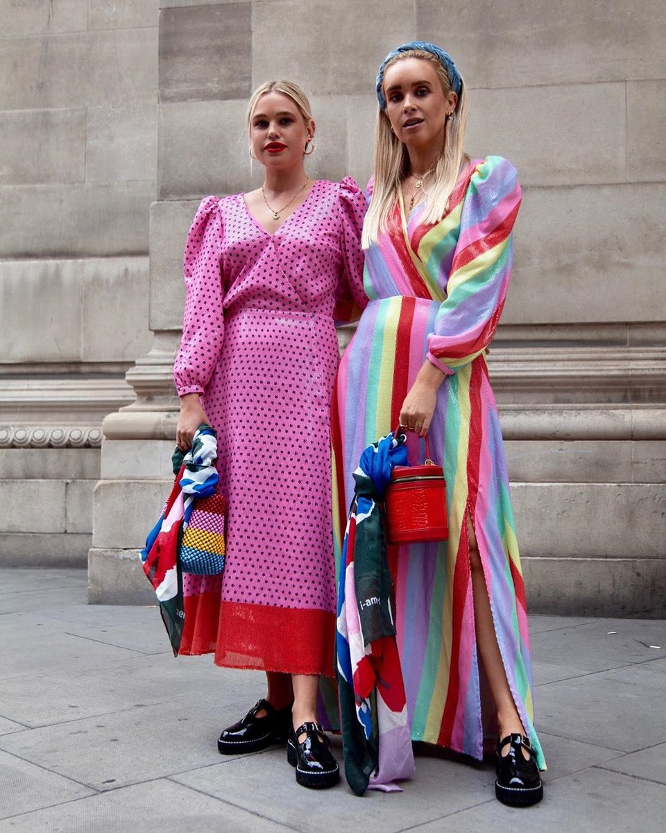 toniandguyworld's tweet image. Street style with blogging duo Olivia and Alice completing their fashion week outfits with the new @labelmUK x i-am-chen scarf ❄ Hair by TONI&amp;amp;GUY Long Acre • #streetstyle #iamchen #labelm #toniandguy